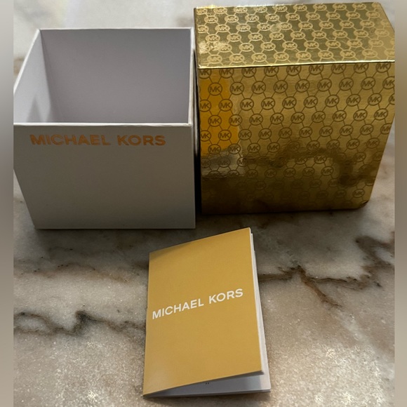 NIB Michael Kors Gold and Crrystal Necklace - Picture 7 of 7